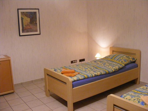 01 Schlafzimmer 1 - 04